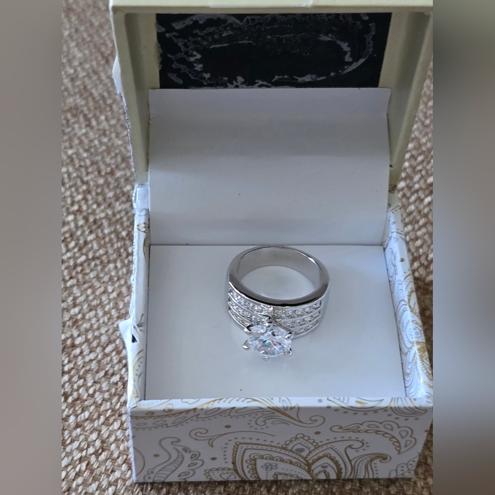Rhodcry Elegant Silver 3row Ring  Clear Stone Size 8 Women Cubic Zirconia